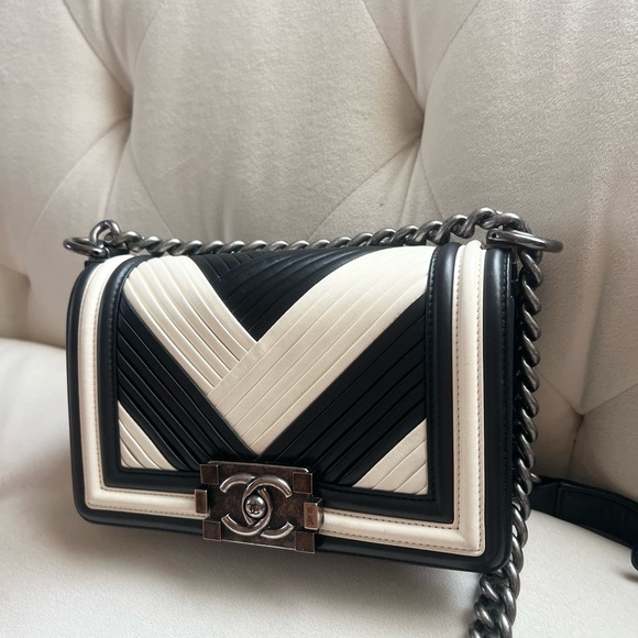 Chanel Chevron Bicolor Boy Bag - Picture 2 of 9